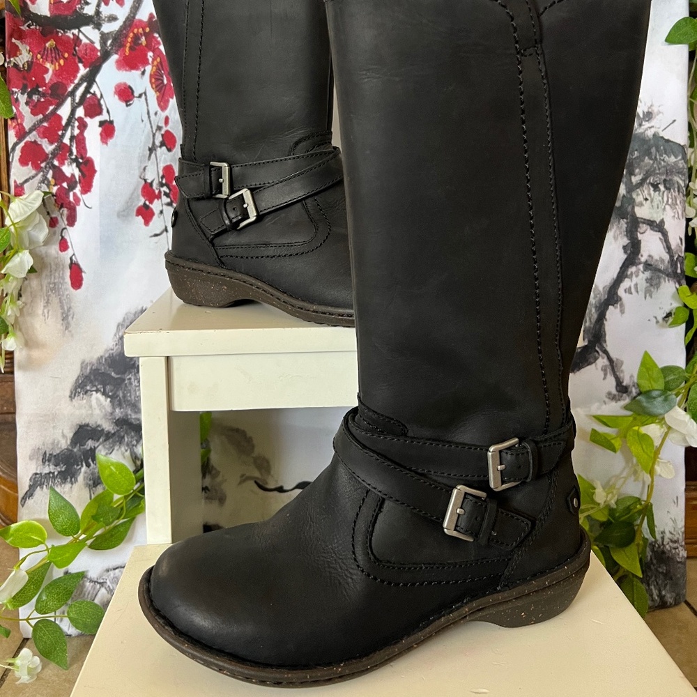UGGS MOTO WM NEW